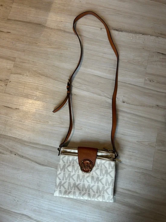 Michael Kors Cream & Brown Signature Tote with Matching Wallets and Crossbody - Picture 4 of 5